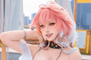 Chiêm ngưỡng nhan sắc của nữ coser 500.000 follow, cứ mỗi lần ra biển là lại khiến CĐM ngây ngất