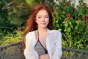 DJ Mie hóa nàng thơ bẽn lẽn, diện bikini quyến rũ khiến dân tình u mê không lối thoát