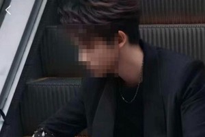 Trót đắm đuối "trai đẹp" trên sóng livestream, fan nữ giấu chồng rút sạch tiền tiết kiệm, bán nhà, bán xe, vay nợ để nạp VIP 15 tỷ cho Idol