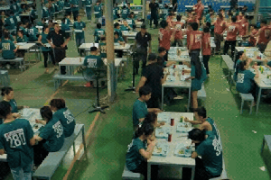 Việt Nam mới có một phim sinh tồn quá khủng: 700 con người bị nhốt 1 chỗ, Squid Game thứ 2 là cái chắc