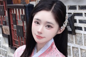 Đẳng cấp của nữ coser "triệu follow", mỗi lần lên đồ biến hình là fan lại được dịp "điêu đứng"