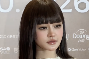 Gương mặt như búp bê của Hiền Hồ