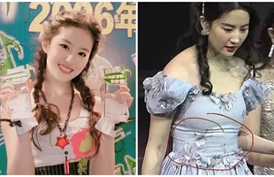 Nhìn lại nhan sắc năm 20 tuổi của Lưu Diệc Phi và bây giờ, cộng đồng mạng chỉ biết cảm thán: "Đúng là cô gái năm xưa chúng ta cùng theo đuổi"