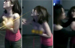 Đang ngồi chơi net, game thủ xinh đẹp bất ngờ bị nữ nhân lạ mặt "combat", xé rách quần áo