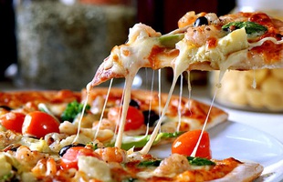 Tại sao nhiều nhà hàng pizza sẵn sàng vứt bỏ đồ ăn lỗi chứ không cho nhân viên?