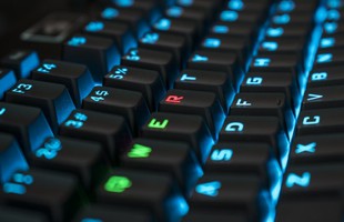 Tìm hiểu về QWERTY, lý do chữ cái trên bàn phím sắp xếp 1 cách “lung tung”