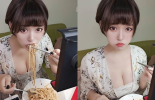 Chỉ ngồi ăn mì trên sóng, nữ streamer vô danh cũng thu hút hàng ngàn lượt xem bởi  một lý do