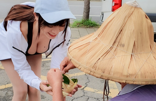 Đi mua hoa mộc lan, cô nàng bỗng chốc trở nên nổi tiếng, được ví như hot girl