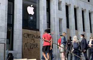Apple Store trên khắp nước Mỹ thay đổi diện mạo "kín mít" vì sợ bị người biểu tình tấn công