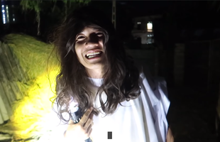 Giả làm "ma nữ" troll em gái, con trai bà Tân Vlog vẫn bị chỉ trích vì "nghịch dại", clip lộ rõ sự dàn dựng