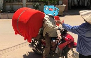 Đặt mua "ghế tình yêu" trên mạng, anh chàng xấu hổ nhờ shipper bọc kín, nhưng hôm sau vẫn bị trẻ con hàng xóm xin sang chơi "cầu trượt" vì một lý do