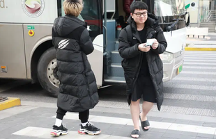 Diện style "quần đùi dép lê" giữa thời tiết âm 6 độ, SofM khiến fan Trung Quốc "sợ tái mặt"