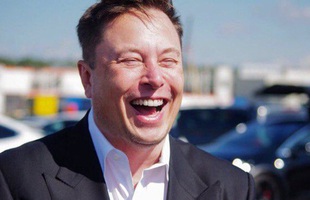 Con hát mẹ khen hay: mẹ Elon Musk khoe "anh nhà" đạt điểm tin học cao bất thường, đến mức trường phải làm bài kiểm tra lại