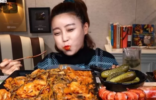 Ăn Mukbang quá đà, nữ YouTuber bất ngờ vọt huyết áp lên 300, nhập viện một tháng vẫn chưa trở lại