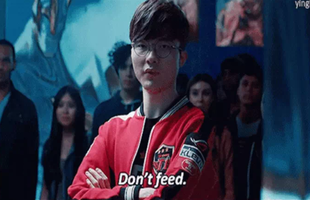 Cầm Zed đi rừng "feed như được mùa", Faker vẫn khiến cộng đồng trầm trồ vì pha nhảy múa "level" huyền thoại