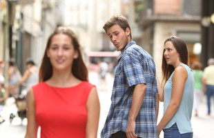 Thực hự câu chuyện bộ ba nhân vật meme Distracted Boyfriend hội ngộ sau 10 năm