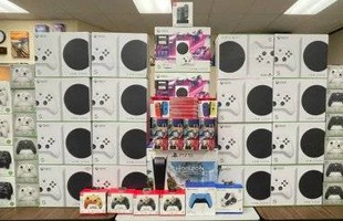 Dùng hơn 20 bộ máy chơi game để dạy tiếng Anh, giảng viên lên "giáo án lạ" khiến giới game thủ ngỡ ngàng