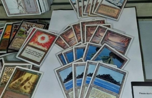 Ép plastic loạt thẻ bài hiếm, nam game thủ chia sẻ hình ảnh gây sốc, tổng thiệt hại gần 500 triệu