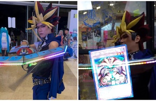 Fan Yu-Gi-Oh! bá đạo, tự tạo ra bộ bàn điều khiển 3D, chơi game như thật