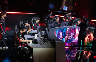 Riot có hành động "xoa dịu" T1 và Faker nhưng vẫn nhận "gạch đá"
