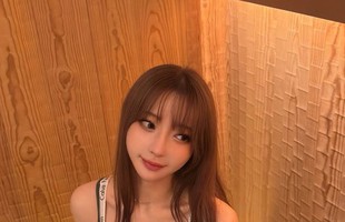 Cô giáo dạy Yoga khiến fan mê mệt vì chụp ảnh “góc nào cũng toàn là đường cong”