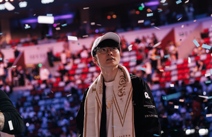 Faker "phá lệ" lần đầu tiên trong sự nghiệp, còn "outplay" cả fan T1