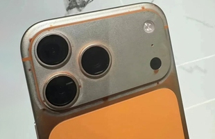 Sự thật iPhone 17 Pro Max “bay màu” sau khi lau bằng khăn ướt