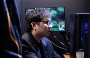 Lily tung ảnh giữa đêm về SofM khiến cộng đồng VCS xôn xao