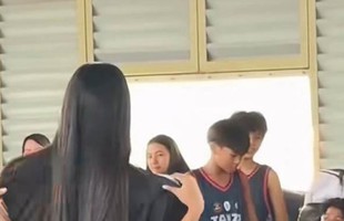 Hoạt náo viên có hành động phản cảm đến mức gây phẫn nộ cộng đồng mạng