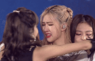 Cô gái có gương mặt đẹp nhất thế giới 2025 khiến MXH bất bình