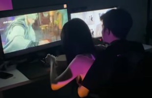 Khoe video tình tứ với hot girl, nam streamer khiến 500 anh em FA "khóc thét"