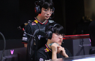 Soi lại trận với Gen.G, fan phát hiện chính BHL T1 cũng mâu thuẫn