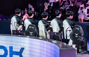 Cựu vương CKTG bị yêu cầu giải nghệ sau chuỗi thành tích tệ hại