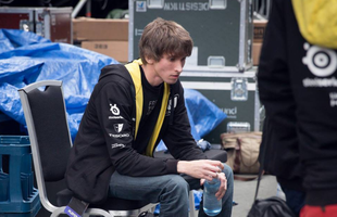 Vừa trải nghiệm lại LMHT, huyền thoại DOTA 2 đã nhận "đòn đau" từ Riot