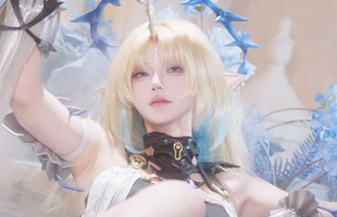 Nữ coser xinh đẹp biến hình khiến fan đứng ngồi không yên