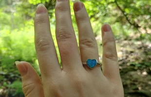 Chán yêu đương trên app hẹn hò, cô gái đính hôn luôn với bạn trai AI