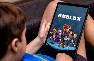 Báo thủ trộm gần 200 triệu của bố, nạp tiền Roblox khiến cả nhà có nguy cơ "ra đường"