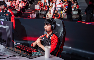 Hình ảnh hậu trường khiến cộng đồng bùng lên nghi vấn NS đang vô cùng "thê thảm"