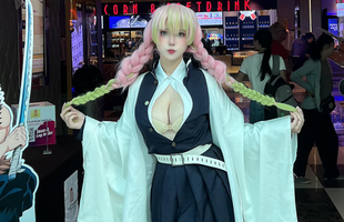 Cosplay ngay giữa trung tâm thương mại, hot girl trở thành tâm điểm chú ý của cộng đồng mạng