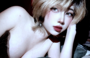 Hết cứu! Nữ trọng tài gợi cảm nhất làng game "ngượng chín mặt" vì gửi nhầm ảnh cho người lạ