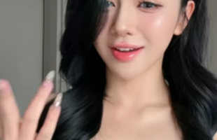 Vừa khóc than trên live, Trần Hà Linh nhanh chóng quay về đường đua, công khai "xin" Top 1