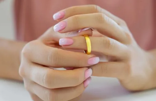 Nam game thủ lén dùng quỹ chung chuẩn bị đám cưới để mua máy chơi game, dỗi ngược bạn gái khi bị chỉ trích