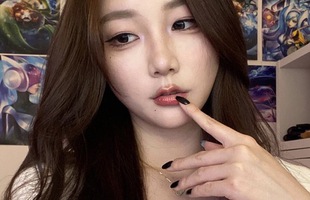 Camera lia gấp gái xinh nóng bỏng, chiếm "spotlight" góc Co-streamer tại LCP