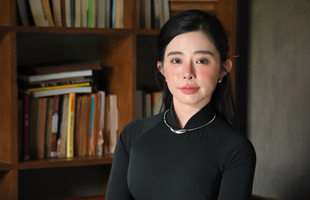 Mặc áo dài, thử "lực đấm", cô giáo xinh đẹp khiến người xem hết hồn vì "giấu nghề"