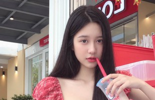 Chỉ uống trà sữa thôi, họa sĩ Minh Thư vẫn dễ dàng khiến người xem "gục ngã"