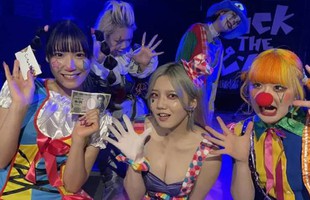 Nhóm idol gây sốc khi lột đồ, mặc bikini biểu diễn giữa tuyết rơi -10°C