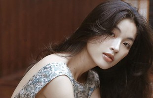 Nhan sắc kinh diễm như sao thập niên 90 của cô gái được nhạc trưởng trẻ nổi tiếng Việt Nam cầu hôn