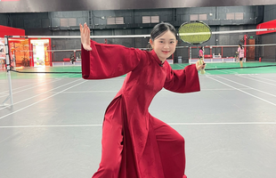 Diện áo dài chơi cầu lông, hot girl khiến anh em game thủ thích thú với bộ ảnh Tết độc đáo