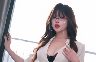 Chán làm "cô thư ký" bốc lửa, UNa To Uyen khoe bộ ảnh "nàng thơ" khiến người xem ngỡ ngàng