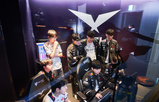 Siêu sao T1 tiếp tục có thêm một thống kê "đáng quên"